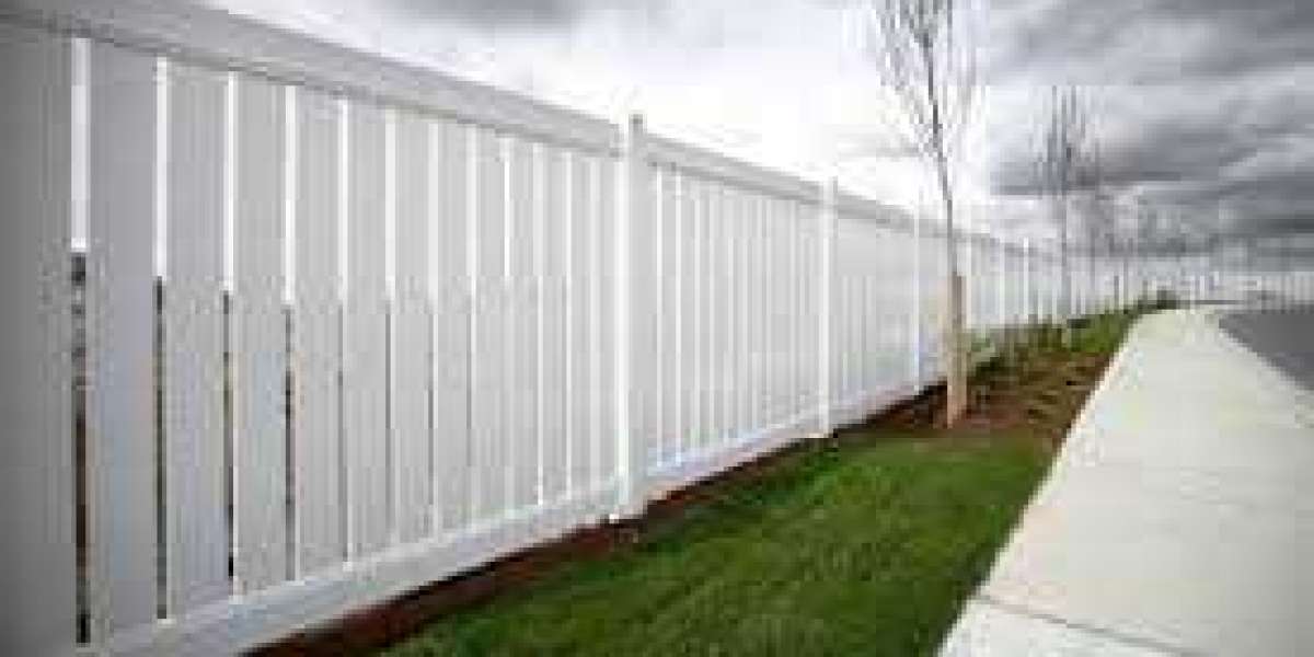 Aluminum Fence vs Vinyl Fence - Which is Better for Your Property?