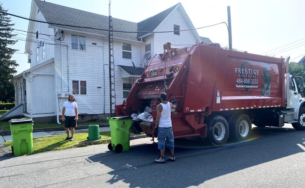 Efficient clean up for people in Orlando, FL; Use dumpster rentals and junk hauling